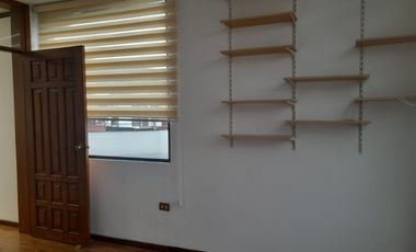 VENDO PROPIEDAD CON 2 CASAS EN URBANIZACION LA CATOLICA CUMBAYA, EXCECLENTE UBICACION A 5 MINUTOS DE LA UNIVERSIDAD SAN FRANCISCO