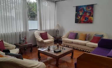 VENDO PROPIEDAD CON 2 CASAS EN URBANIZACION LA CATOLICA CUMBAYA, EXCECLENTE UBICACION A 5 MINUTOS DE LA UNIVERSIDAD SAN FRANCISCO