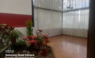 VENDO PROPIEDAD CON 2 CASAS EN URBANIZACION LA CATOLICA CUMBAYA, EXCECLENTE UBICACION A 5 MINUTOS DE LA UNIVERSIDAD SAN FRANCISCO
