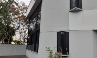 VENDO PROPIEDAD CON 2 CASAS EN URBANIZACION LA CATOLICA CUMBAYA, EXCECLENTE UBICACION A 5 MINUTOS DE LA UNIVERSIDAD SAN FRANCISCO