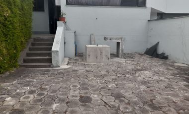VENDO PROPIEDAD CON 2 CASAS EN URBANIZACION LA CATOLICA CUMBAYA, EXCECLENTE UBICACION A 5 MINUTOS DE LA UNIVERSIDAD SAN FRANCISCO