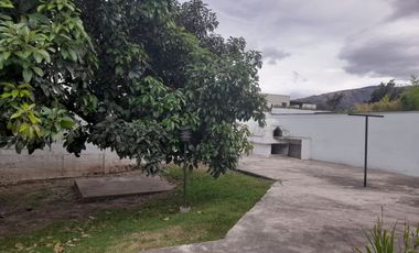 VENDO PROPIEDAD CON 2 CASAS EN URBANIZACION LA CATOLICA CUMBAYA, EXCECLENTE UBICACION A 5 MINUTOS DE LA UNIVERSIDAD SAN FRANCISCO