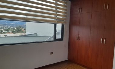 VENDO PROPIEDAD CON 2 CASAS EN URBANIZACION LA CATOLICA CUMBAYA, EXCECLENTE UBICACION A 5 MINUTOS DE LA UNIVERSIDAD SAN FRANCISCO