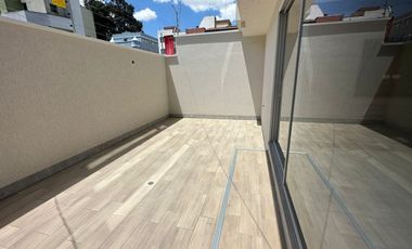 PONCEANO ALTO, LINDA SUITE POR ESTRENAR, 60 M2, PATIO 25 M2,, 2 GARAJES