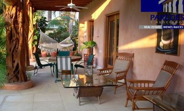 R302 Residencia en Venta 5 recámaras Ixtapa Campo de Golf