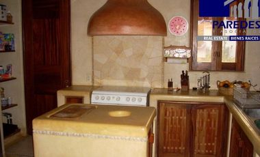 R302 Residencia en Venta 5 recámaras Ixtapa Campo de Golf