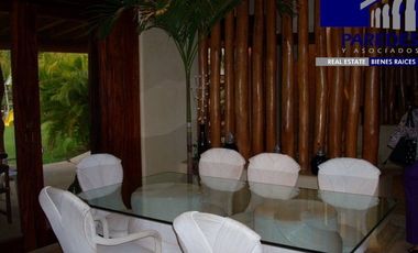 R302 Residencia en Venta 5 recámaras Ixtapa Campo de Golf