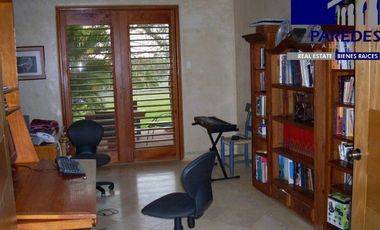 R302 Residencia en Venta 5 recámaras Ixtapa Campo de Golf