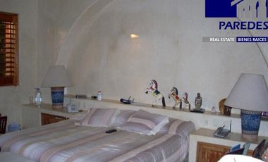 R302 Residencia en Venta 5 recámaras Ixtapa Campo de Golf