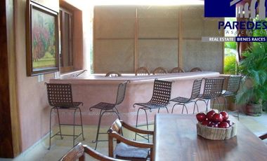 R302 Residencia en Venta 5 recámaras Ixtapa Campo de Golf