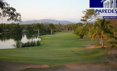 R302 Residencia en Venta 5 recámaras Ixtapa Campo de Golf