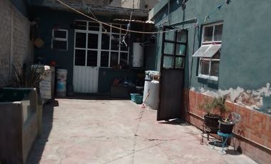 Casa en Iztapalapa, 4 Recamaras 2 Baños, 2 Estacionamientos. frente al Parque Cuhitlauac