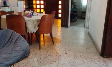 Casa en Iztapalapa, 4 Recamaras 2 Baños, 2 Estacionamientos. frente al Parque Cuhitlauac