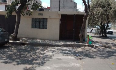 Casa en Iztapalapa, 4 Recamaras 2 Baños, 2 Estacionamientos. frente al Parque Cuhitlauac