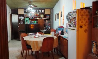 Casa en Iztapalapa, 4 Recamaras 2 Baños, 2 Estacionamientos. frente al Parque Cuhitlauac