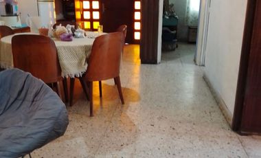 Casa en Iztapalapa, 4 Recamaras 2 Baños, 2 Estacionamientos. frente al Parque Cuhitlauac