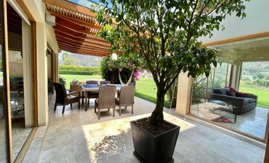 CASA EN VENTA EN VALLE DE BRAVO CON VISTA A LA NATURALEZA Y PARCIAL AL LAGO