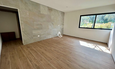 PRECIOSA RESIDENCIA EN VENTA EN NUEVA SECCIÓN DE CONDADO DE SAYAVEDRA