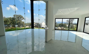 PRECIOSA RESIDENCIA EN VENTA EN NUEVA SECCIÓN DE CONDADO DE SAYAVEDRA