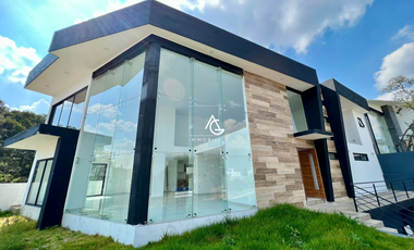 PRECIOSA RESIDENCIA EN VENTA EN NUEVA SECCIÓN DE CONDADO DE SAYAVEDRA