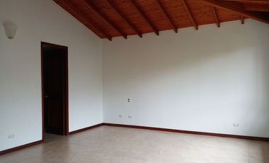 PR12562 ARRIENDO CASA EN SECTOR LOMA DEL ATRAVESADO, ENVIGADO