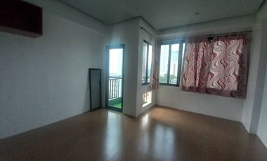 1BR with view deck facing Manila bay