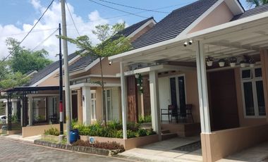 Tepi Jalan Nasional, Rumah Jogja Indonesia, Depan PLN Sedayu