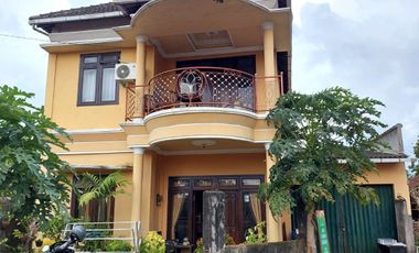 Rumah 2 Lantai Luas dekat Jalan Solo