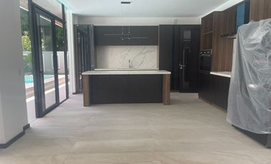 FOR SALE - House and Lot with Swimming Pool At Hillsborough Alabang Village, Muntinlupa City