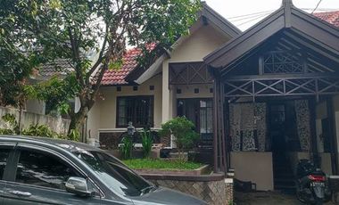 A beautiful, comfortable house with a calm atmosphere in a complex on the main road of Bandung city