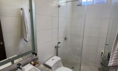 Samborondon, Se renta Excelente departamento 3 dormitorios amoblado con patio