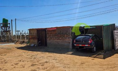 Venta de Sitio de 470 m2 con dos cabañas. Guanaqueros, Coquimbo. $50 millones
