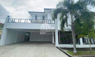 *LARGE THREE STORY HOUSE WITH POOL FOR SALE OR LEASE IN EXCLUSIVE SUBDIVISION IN ANGELES CITY