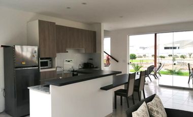 SE VENDE CASA DE PLAYA DE ESTRENO