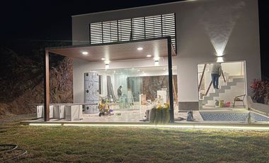 SE VENDE CASA DE PLAYA DE ESTRENO