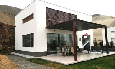 SE VENDE CASA DE PLAYA DE ESTRENO