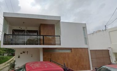 CASA EN COL. CAMPESTRE ALBORADA, VERACRUZ.