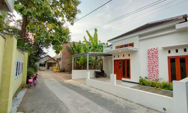 Rumah baru siap huni di selatan terminal giwangan dekat uad