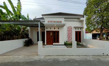 Rumah baru siap huni di selatan terminal giwangan dekat uad