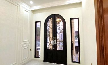 The Johar Mansion Hunian Klasik Mediterania dengan Kolam Renang Pribadi