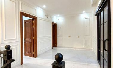 The Johar Mansion Hunian Klasik Mediterania dengan Kolam Renang Pribadi