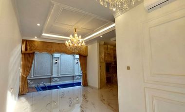 The Johar Mansion Hunian Klasik Mediterania dengan Kolam Renang Pribadi