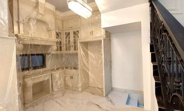 The Johar Mansion Hunian Klasik Mediterania dengan Kolam Renang Pribadi