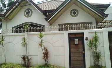 4BR House for Rent at Paranaque