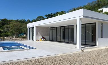 VENDO HERMOSA CASA CAMPESTRE PARA ESTRENAR EN VILLETA CUNDINAMARCA
