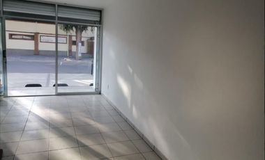 En Metepec, Local en Renta, en Plaza, Calle 5 de Febrero y Av Estado de México, 10 Min Toluca