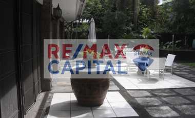 AM - FOR SALE: 6 Bedroom House in Dasmariñas Village, Makati