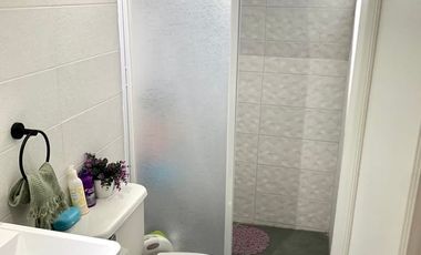Iluminado y excelente vista, remodelado, Departamento 2 Dormitorios 1 Oficina 2 Baños Cocina cerrada Estacionamiento y Bodega