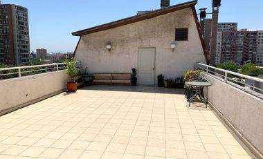 Iluminado y excelente vista, remodelado, Departamento 2 Dormitorios 1 Oficina 2 Baños Cocina cerrada Estacionamiento y Bodega