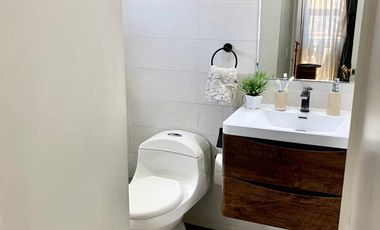 Iluminado y excelente vista, remodelado, Departamento 2 Dormitorios 1 Oficina 2 Baños Cocina cerrada Estacionamiento y Bodega